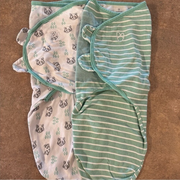 SwaddleMe  - 2 Pack Cozy White  and Green Baby Swaddles. - Picture 1 of 5
